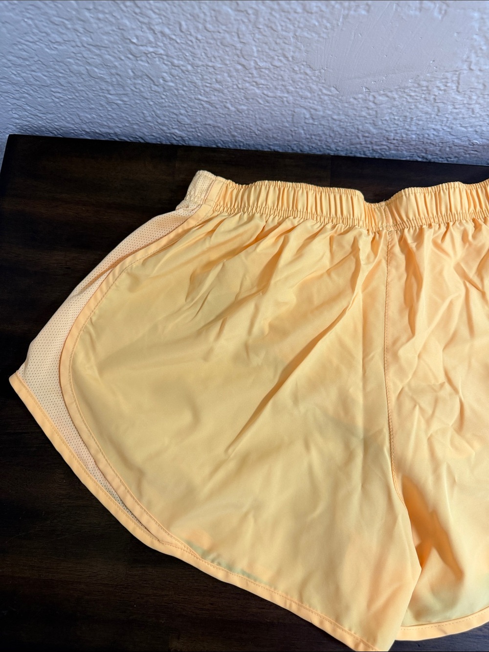 Nike Women's dry fit running Yellow Athletic Shorts - Picture 4 of 6